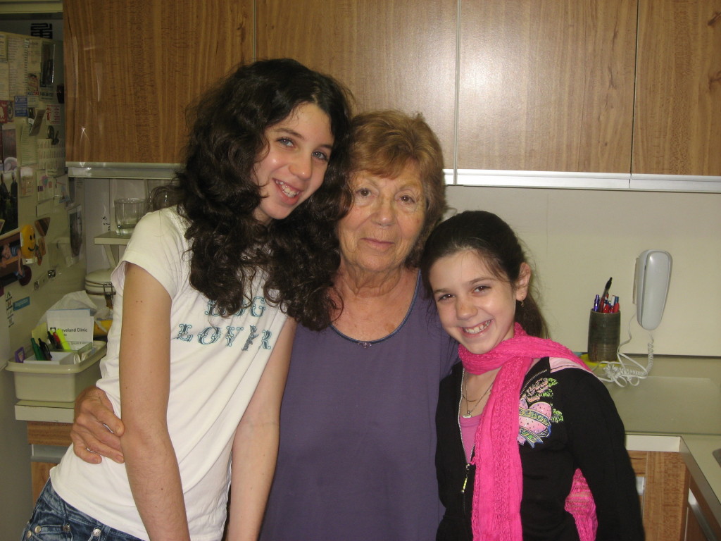 Last Photo of Mom & the girls 2009